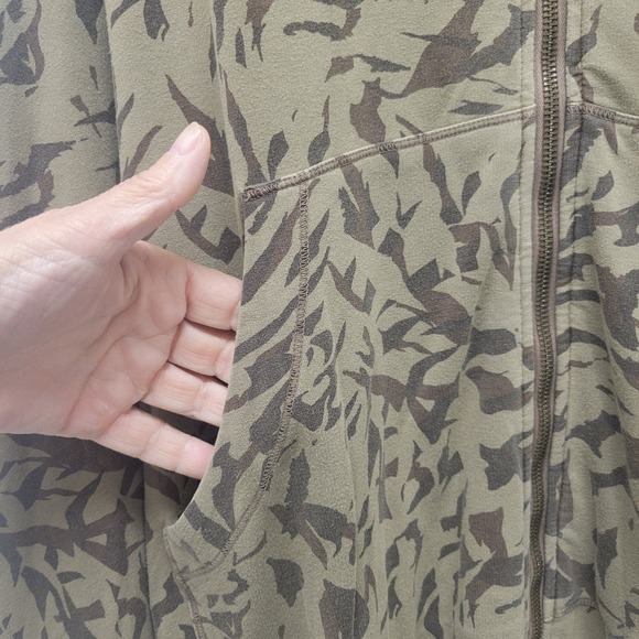 XCVI Camo Full Zip Pancho Cape With Pockets One - Picture 4 of 6